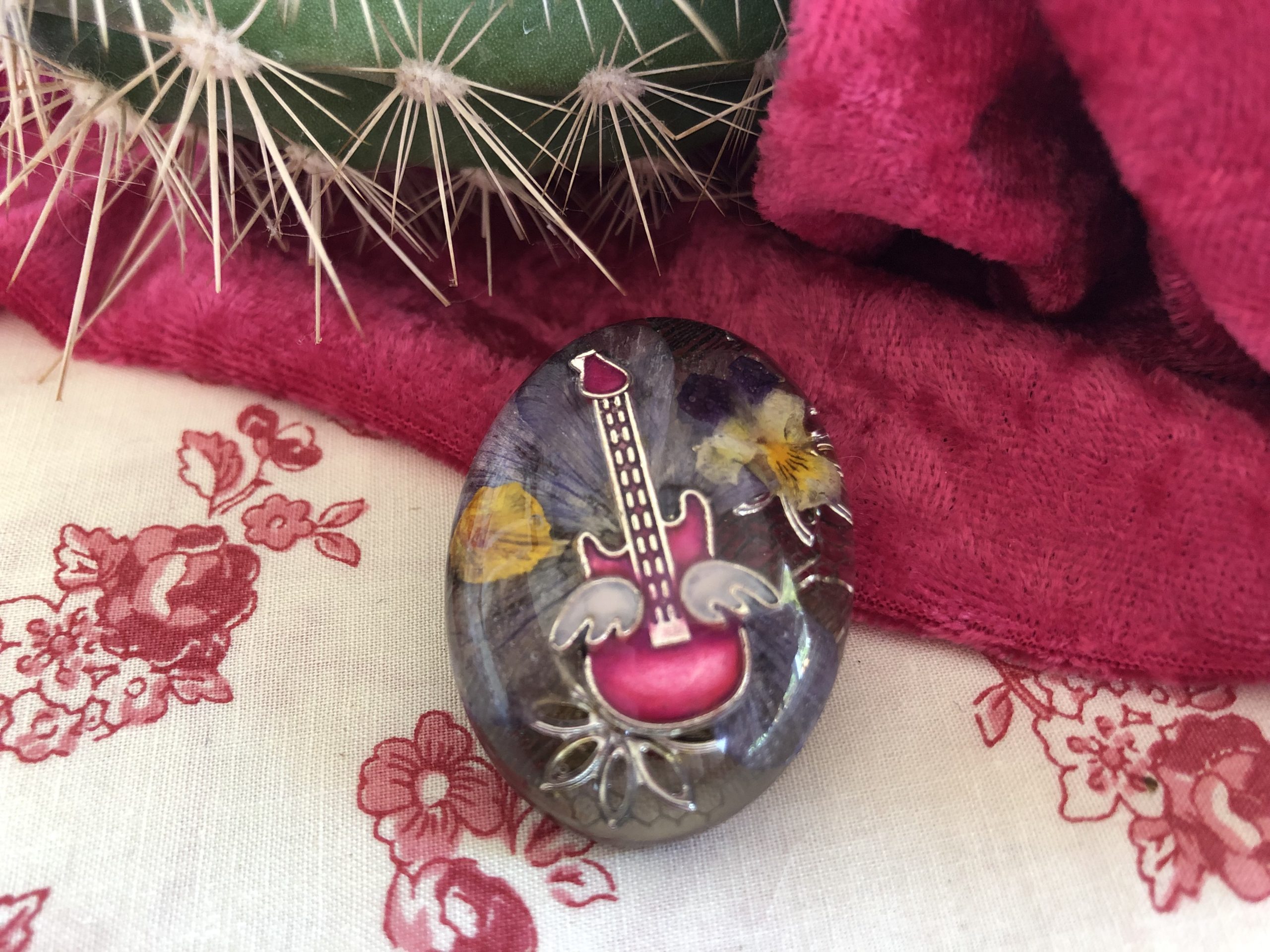 Pin's Ovale – Image 3